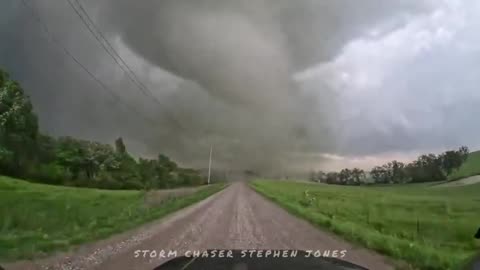 VIOLENT TORNADO OUTBREAK: HOUSES LEVELED IN IOWA!! CLOSE RANGE VIDEO 🌪️