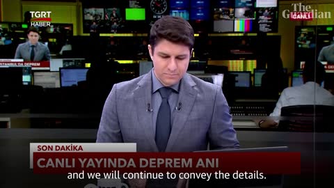 Turkish anchor continues reading news during earthquake