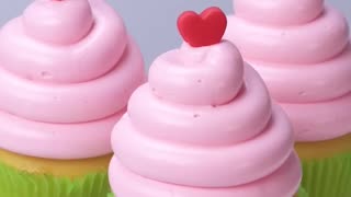 Lovely Cupcake Decorating Idea