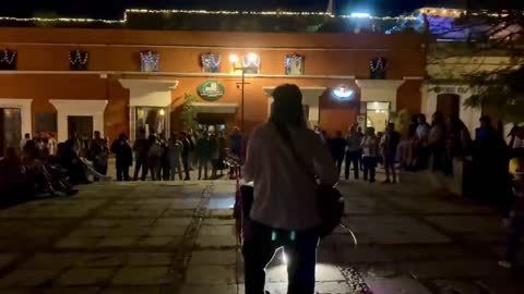 Messico: Artista di strada incanta con “Marina” - musica italiana nel mondo