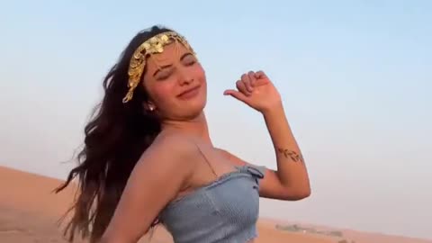 Somya Daundkar Dance reel on afgan jalebi cover #dance #sand #trending #beautifulgirl #desert