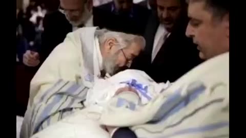 Rabbi gives child herpes after sucking him off..🤢