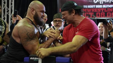 WWE Braun Strowman VS Devon Larratt | Arm Wrestling & Fight