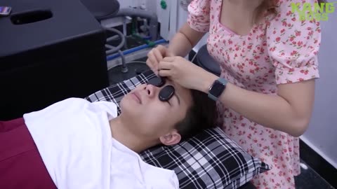 Girl's barbershop massage as gorgeous as cherry blossom brings peace of mind