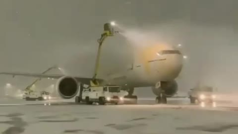 Amazing Aeroplane Washing Video.