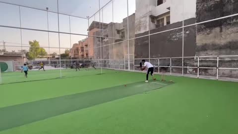 BOX CRICKET IN ISLAMABAD - COMMENTRY BY A NATIONAL CRICKETER