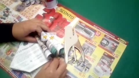 DIY Christmas: ALBERO DI NATALE riciclare una rivista