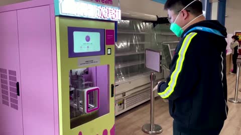 Robot serves ice cream to Beijing Olympic visitors