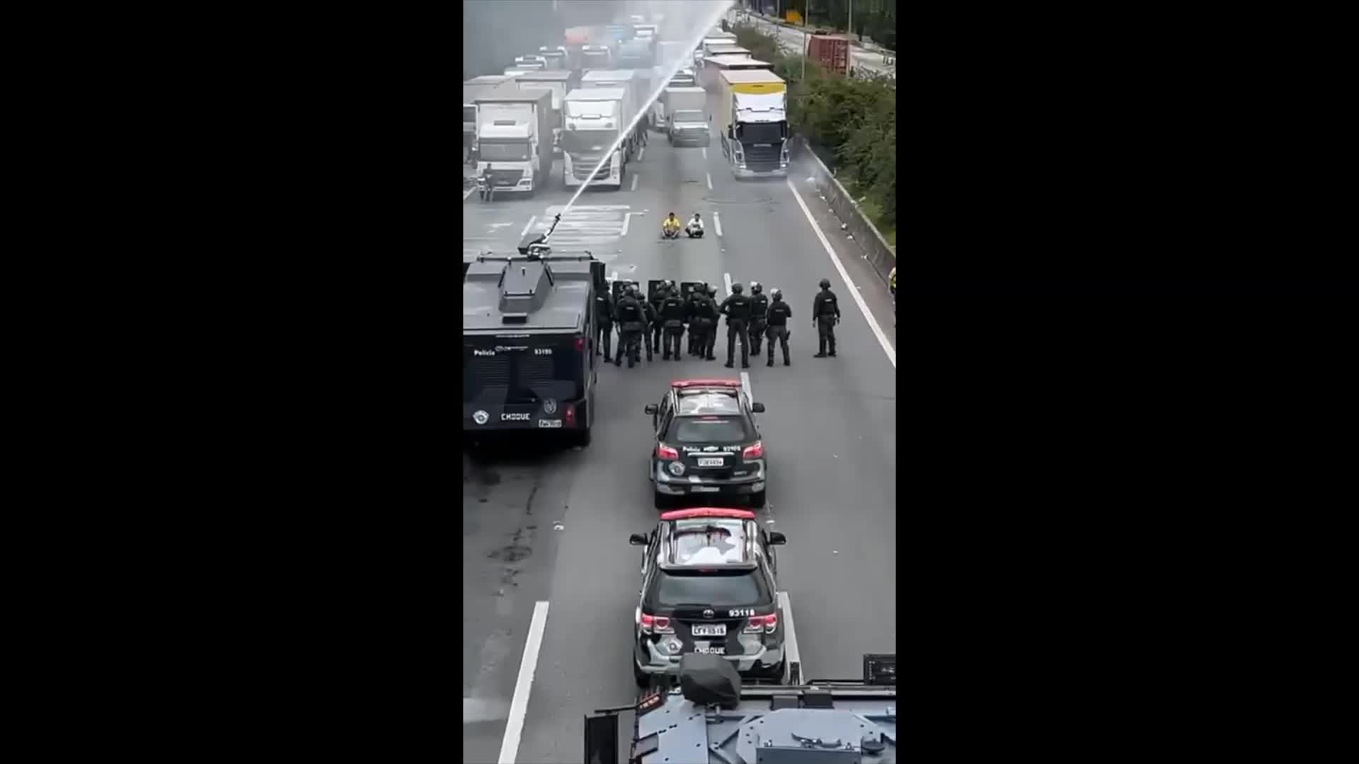 Mass protests in Brazil after the elections — bolsonaristas blocked the highways