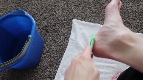 Put Hydrogen Peroxide on your FEET & SEE WHAT HAPPENS! (this is cool and surprising)