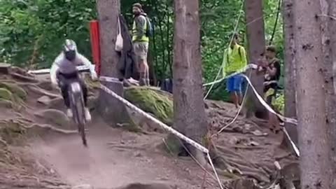 Downhill Mountain Bike World Championships - Great moment #mountainbikes #cycletracking