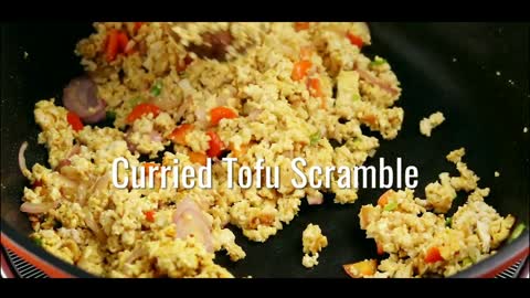 Easy Keto Breakfast – My Go-To Keto Curried Tofu Scramble