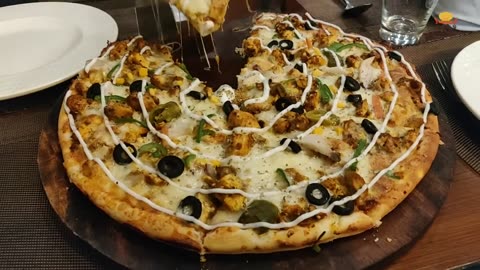 Best Pizza House in Jhelum | best pizza in the world | Chicken Fajita Thin Crust Pizza Recipe
