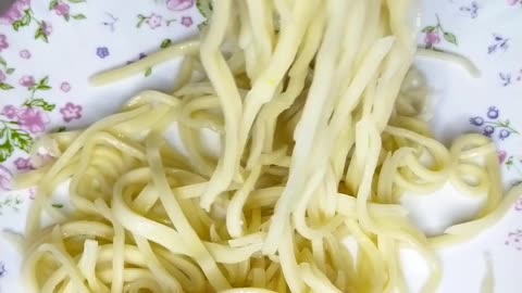 Making Noodles with APPLE JUICE Instead of Water