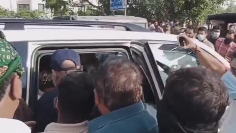 ‏ظلم کی انتہا ہو گئی ، بزرگ سیاستدان پرویز الٰہی کو جس طرح گاڑی سے نکالا گیا ے