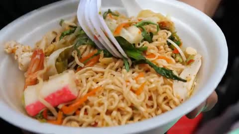THAI and Instant Noodles on Petchaburi Soi 5! ~ 6