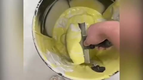 Cleaning paint in the bucket