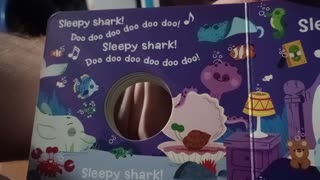 Baby Shark Doo Doo Doo Finger Puppet book