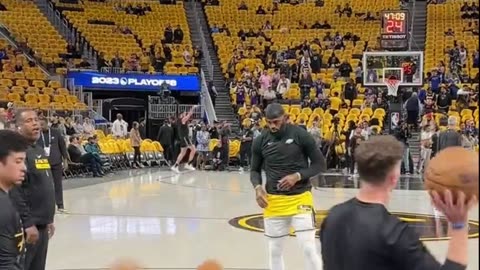 Steph curry and LeBron James pre game warm up at chase center