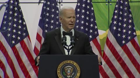 Biden's Brain Completely Malfunctions As He Tries, Fails To Read From His Gigantic Teleprompter