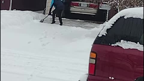 Amazon Driver Helps 90-Year-Old Neighbor by Shoveling Driveway