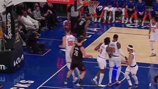 NBA - Jabari Smith Jr. drives to the rim for the emphatic poster 😲 Rockets-Knicks
