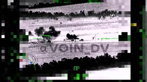 Záběry nočního útoku ruské bojové helikoptéry Kamov KA-52 na obrněnou techniku AFU