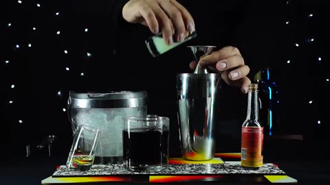 How to prepare a fine whiskey cola cocktail
