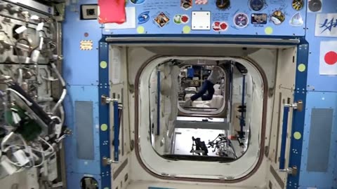 LIFE OF ASTRONAUTS ON STATION NASA