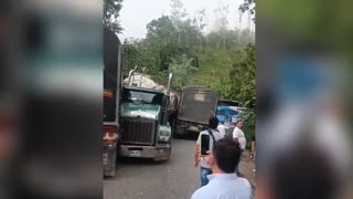 Accidente de tractomulas en la vía a la costa