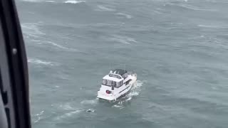 Massive wave wipes out boat during Coast Guard rescue