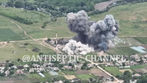 Su-34s of the Russian Air Force destroyed hangars with armored vehicles of the AFU