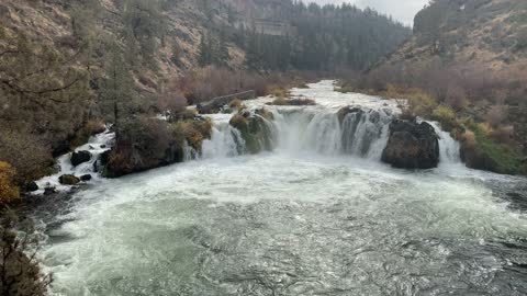Central Oregon – Steelhead Falls – Waterfall Perspective – 4K