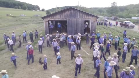 The Amish know there’s nothing impossible when you work as a team!