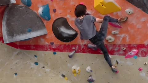A line that can be completed by hanging feet v2-v4