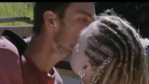 When Melissa George teaches Josh Duhamel how to kiss