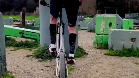 santa cruz finger bike,cycle stunt