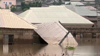 'Colossal' flooding kills hundreds in Nigeria