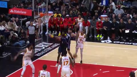 NBA - Cole Anthony cuts to the bucket and explodes to the rim for a turbulent slam 😱 Hawks-Magic