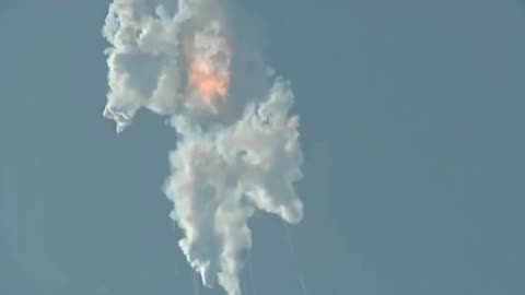 SpaceX Starship explodes