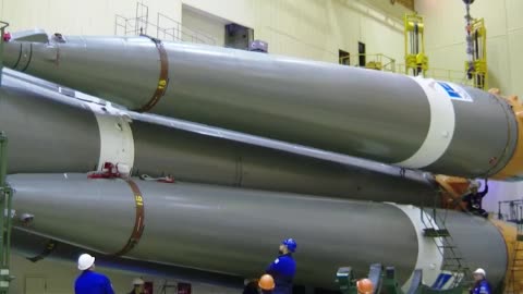 На космодроме Байконур продолжается подготовка ракеты-носителя «Союз-2.1а»