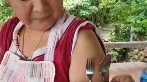 เริ่มเกิดในไทยแล้ว ครับ มนุษย์แม่เหล็กหลังฉีดวัคซีน