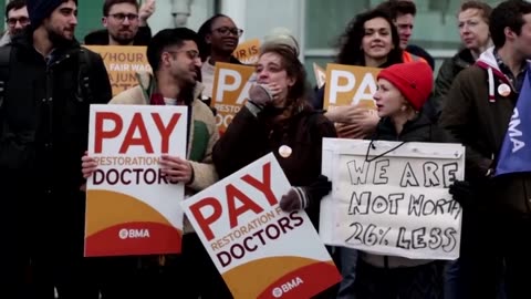 UK junior doctors strike outside London hospitals