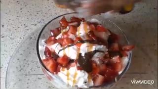 How to make a homemade strawberry shortcake using vanilla ice cream