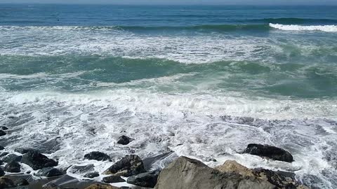 Ocean waves by Rockaway Beach