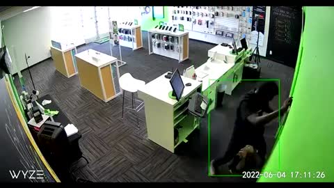 This is horrifying. A man robbing a Cricket store in Arizona brutally attacked a female employee.