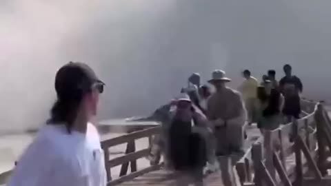 iscuit Basin in Yellowstone National Park has blown up! Sending Tourists Fleeing!