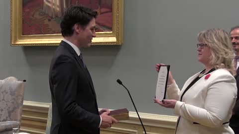 Justin Trudeau takes oath of office - pledges to the Queen of England, not to Canadians