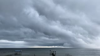 Amazing Shelf Cloud Moves Over Mobile Bay