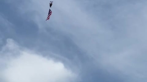 Parachuters bring in Goldstar flags